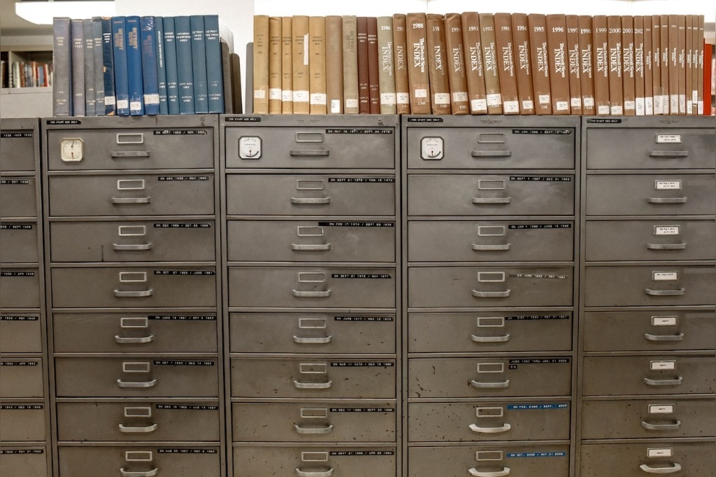 Archivace smluv ve firmě: jak dlouho je uchovávat a kam s nimi?